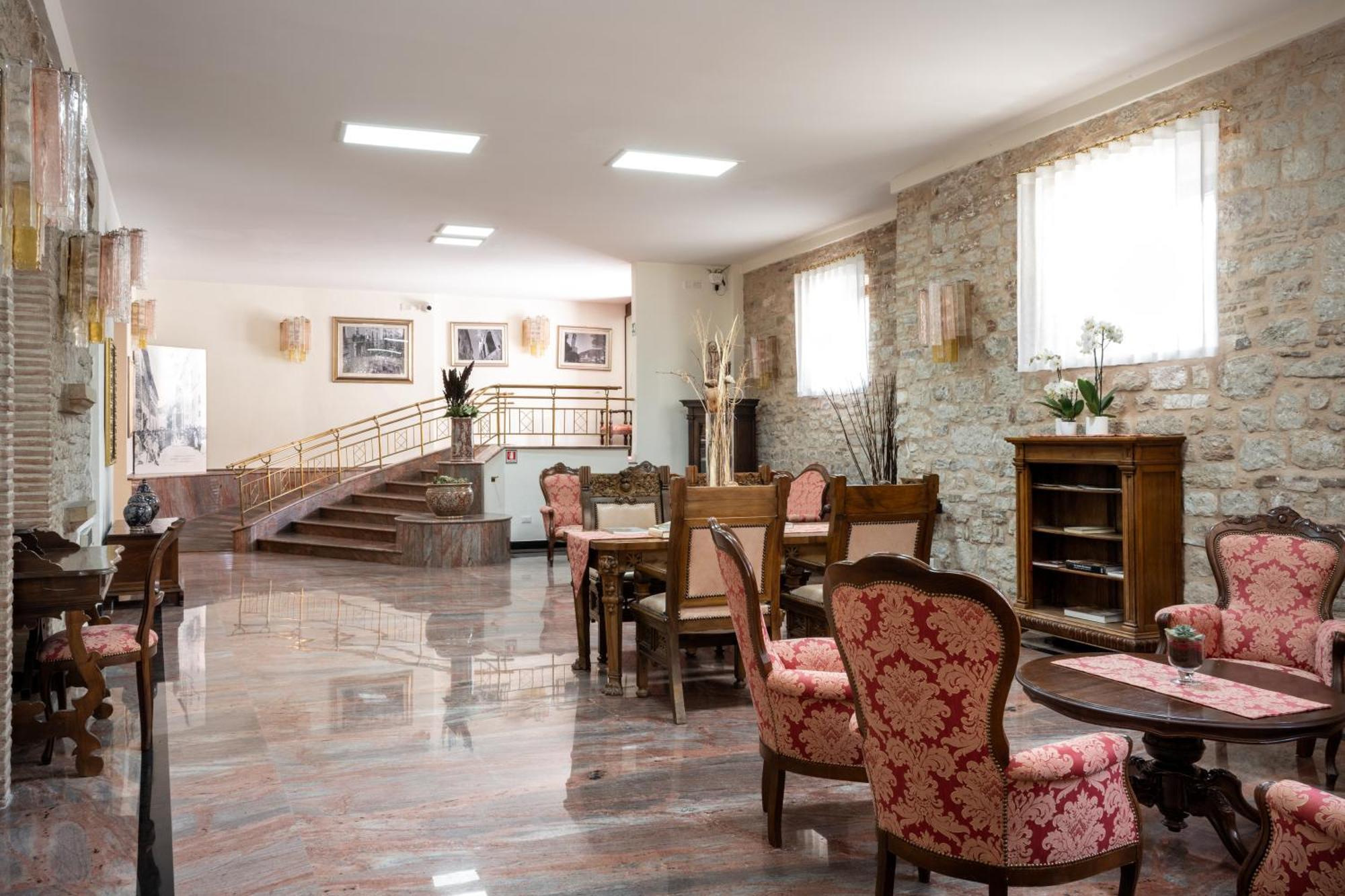 Hotel San Marco グッビオ エクステリア 写真